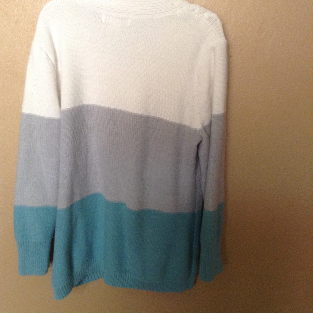 Ladies Liz Claiborne sweater - Picture 2 of 3